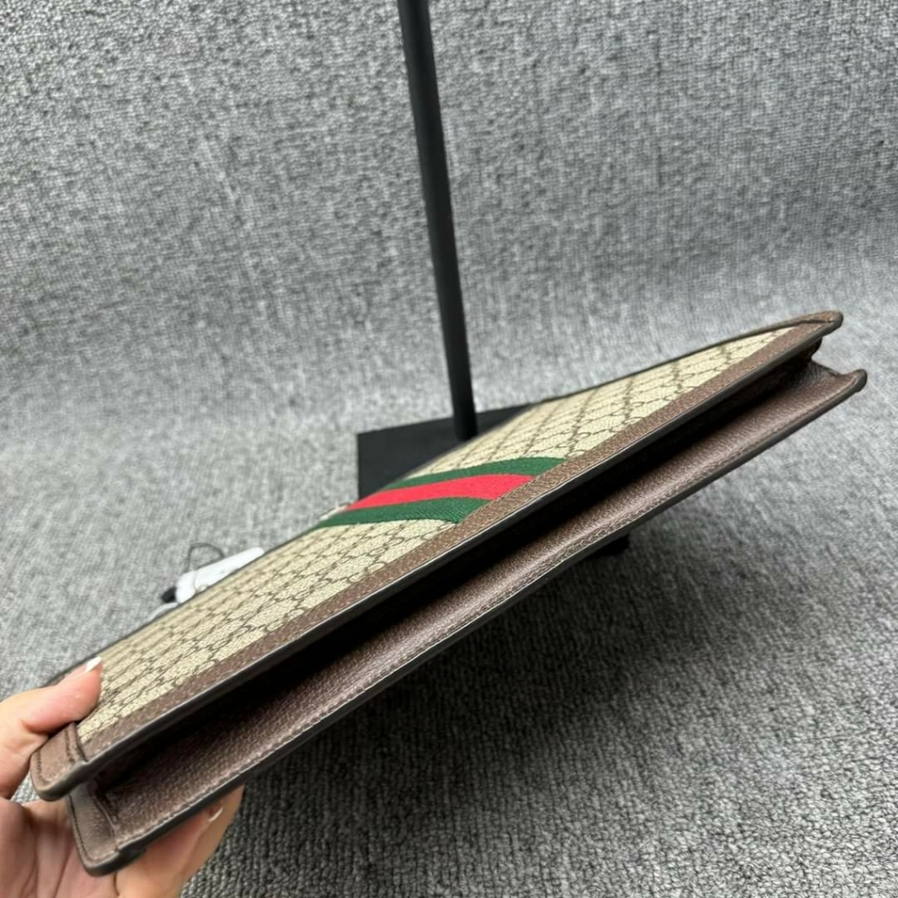 100% Authentic Gucci Leather Clutch - Picture 9 of 10